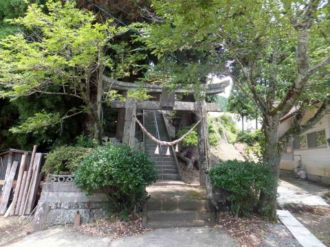 小崎棚田コース:スタート地点の小崎神社 小崎棚田コース:スタート地点の小崎神社