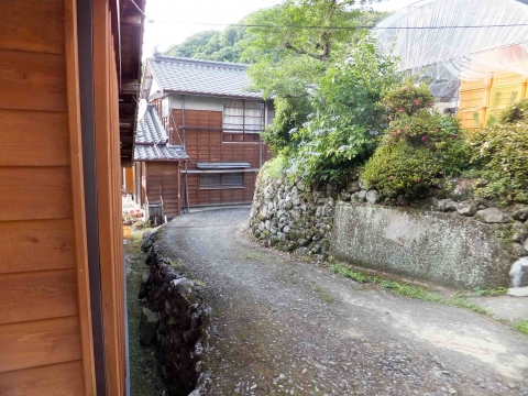 海東コース:舞鴫(もうしぎ)集落内の路地 海東コース:舞鴫(もうしぎ)集落内の路地